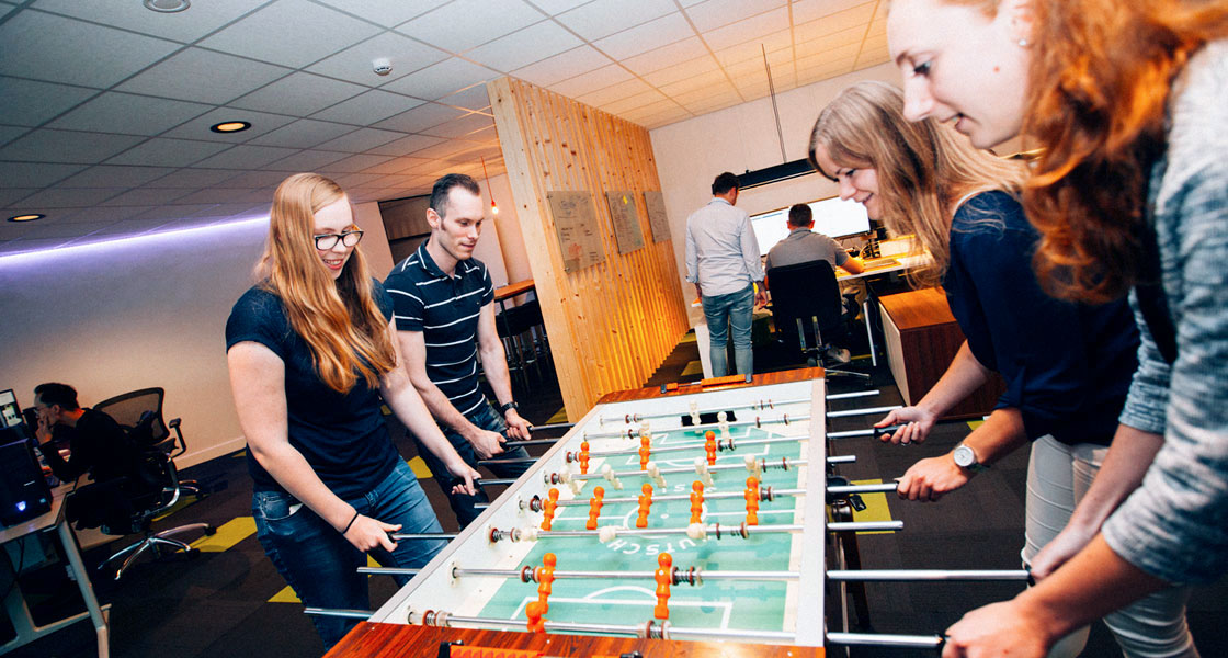 tafelvoetballen tijdens je werk